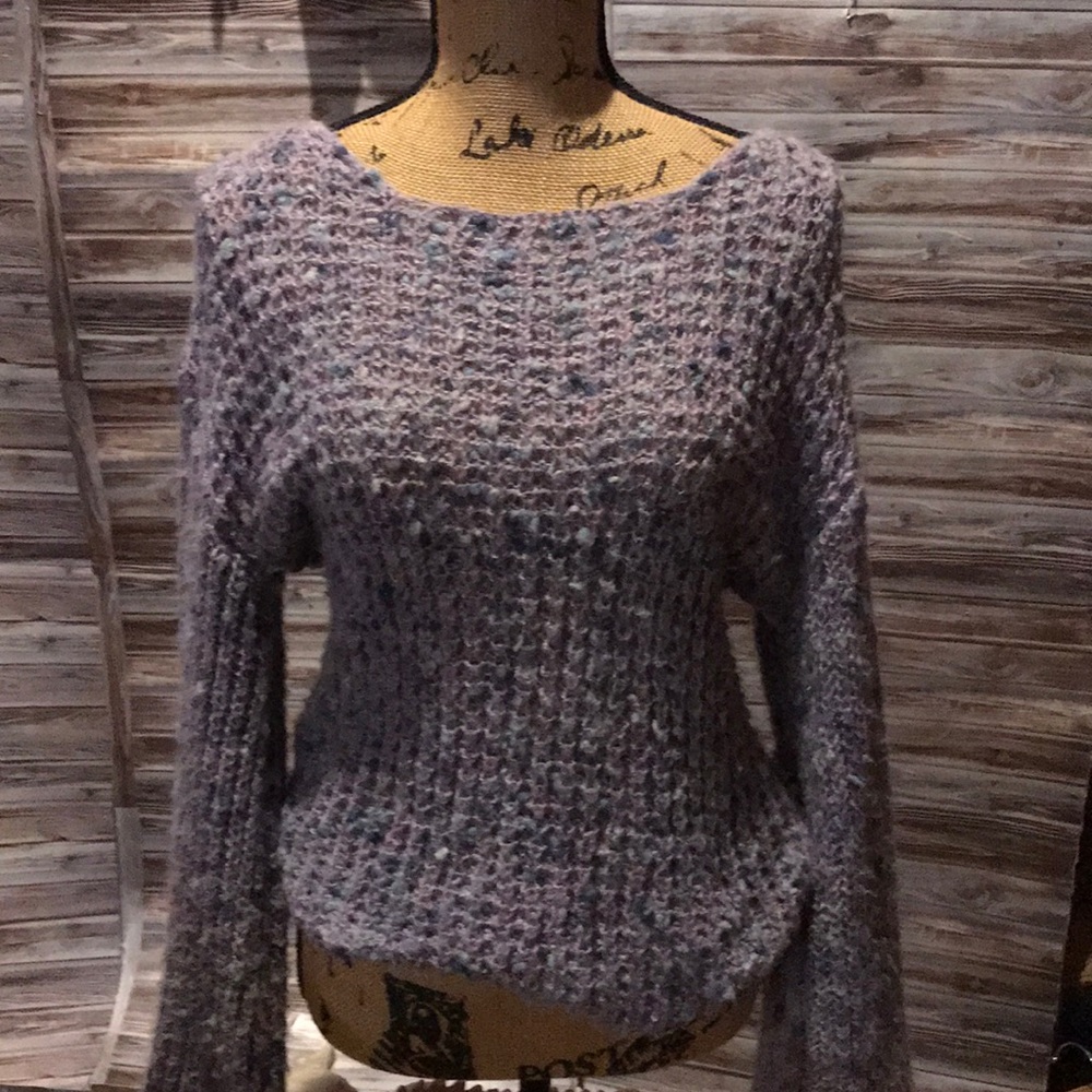 Forever 21 Sweater. NWT. N 23
